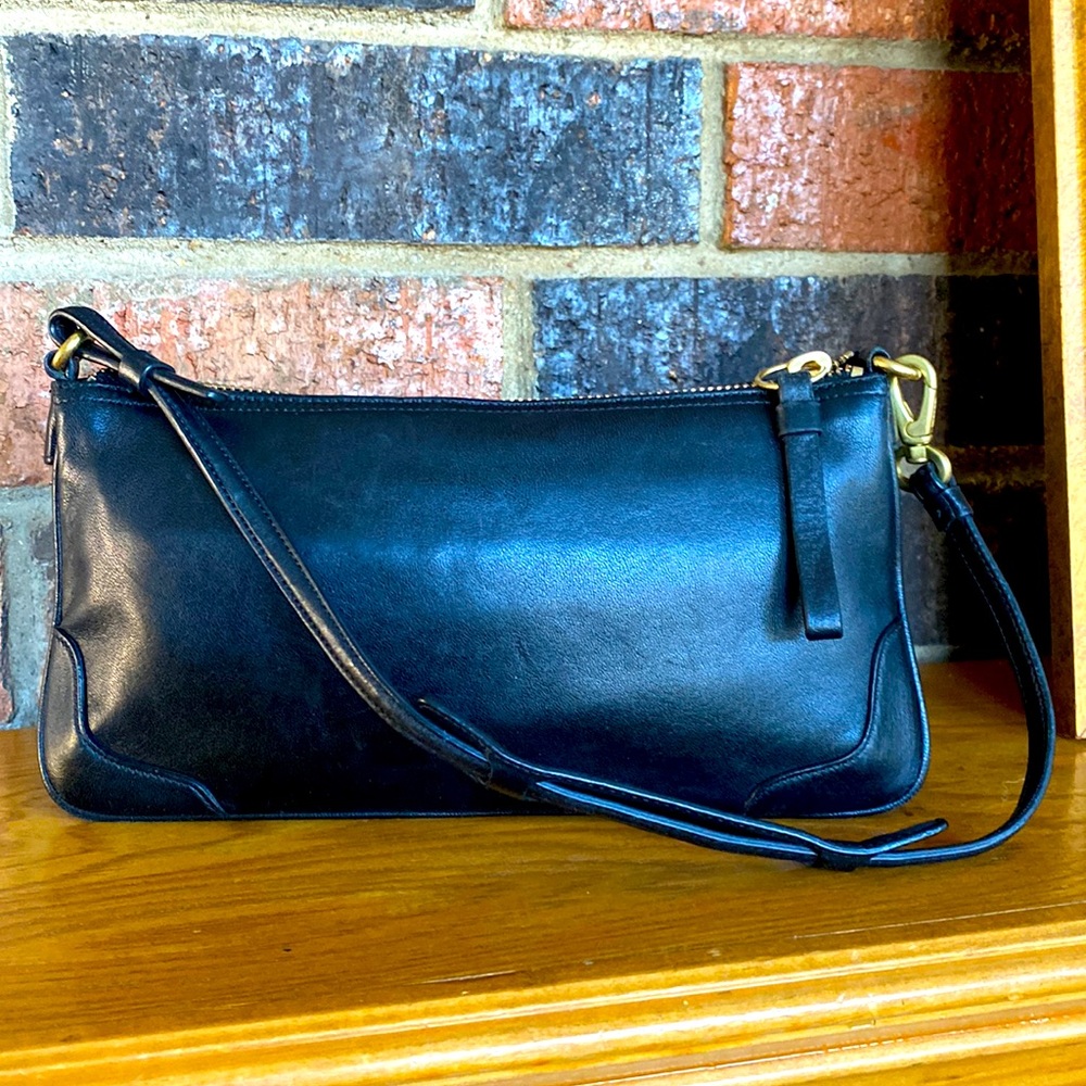 Coach vintage leather convertible shoulder bag to wristlet - style G1K-8314.